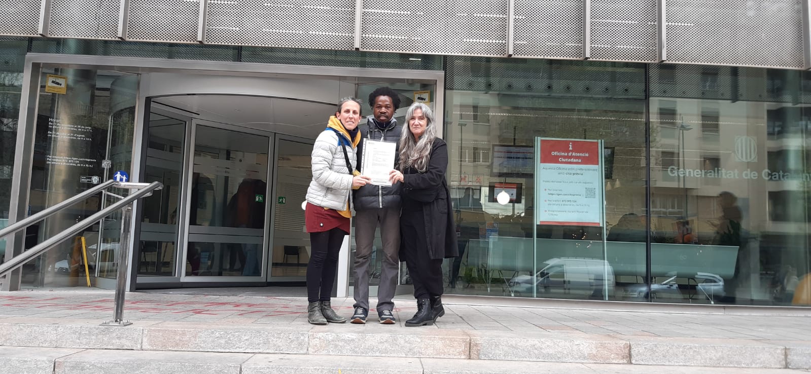 Aigua, habitatge, feina i papers, per a una vida digna