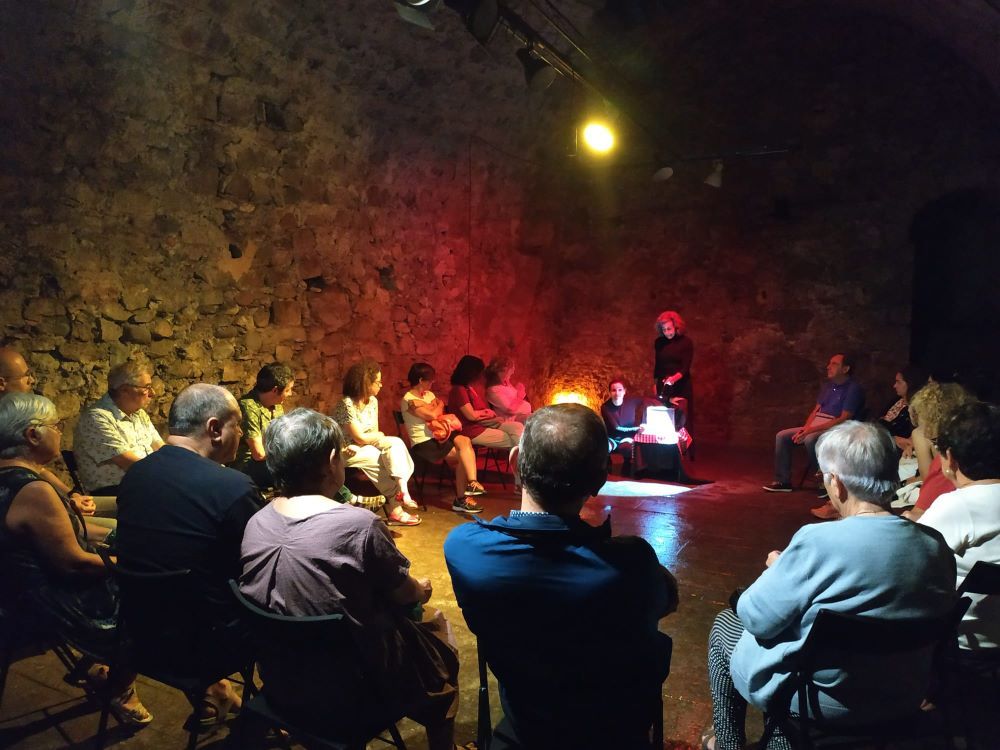 Atrapades entre dues realitats 