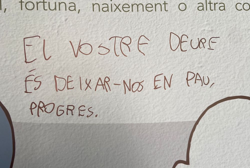 Lamentem l'atac discriminatori a l'exposició dones, violències i gènere