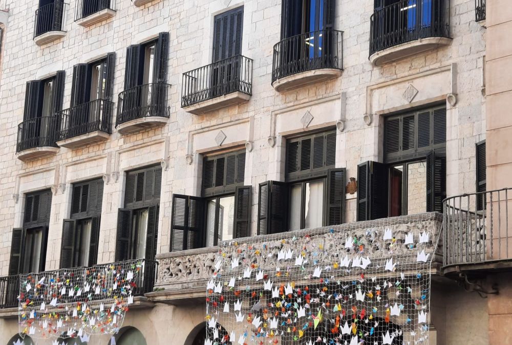 Els infants de Girona reivindiquen la pau i la noviolència