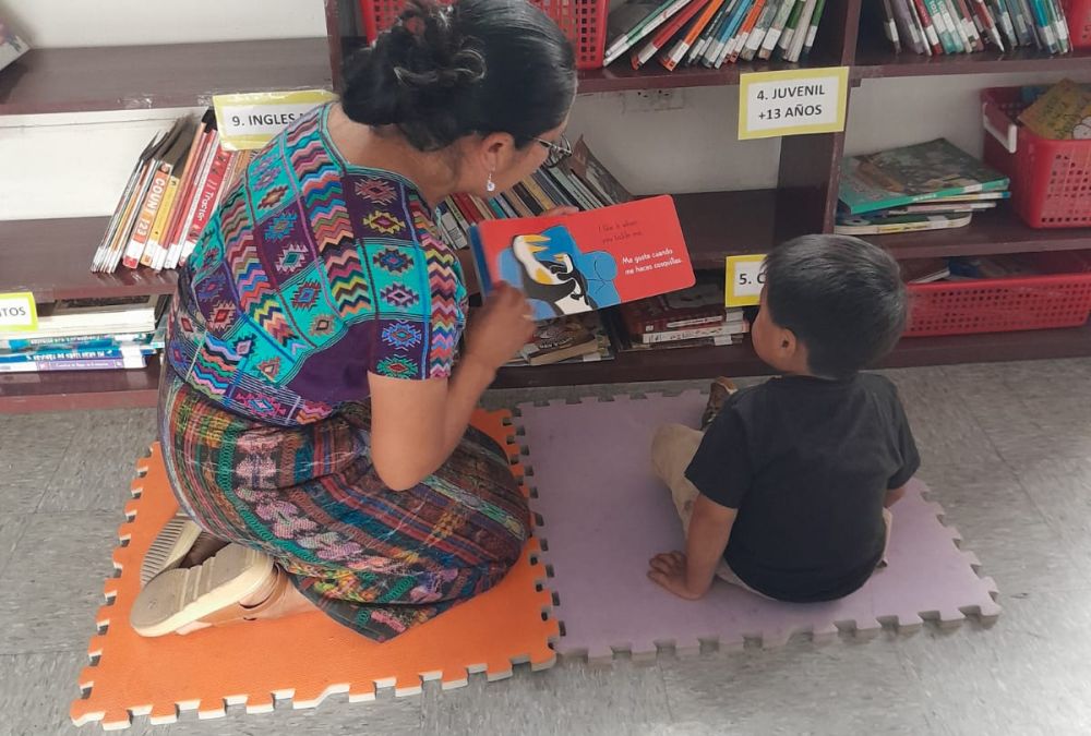 La biblioteca comunitària a Guatemala, a tot drap!