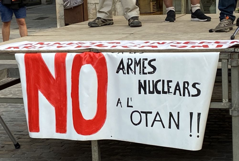 No a les armes nuclears, no a la guerra, no a l'OTAN!!
