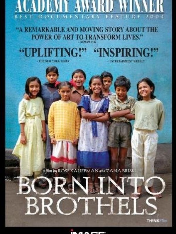Born into brothels: Calcutta's Red Light kids_ Los niños del barrio rojo (Documental)