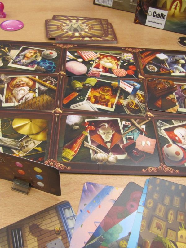 Taula parada per jugar a Mysterium Park