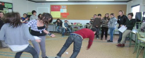 en plena acció en un dels jocs a l'institut Puig Cargol