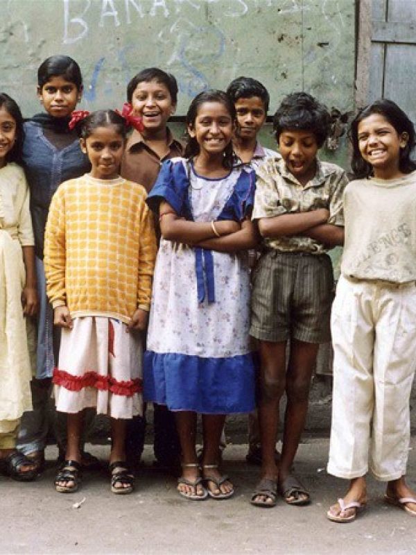 Born into brothels: Calcutta's Red Light kids_ Los niños del barrio rojo (Documental)