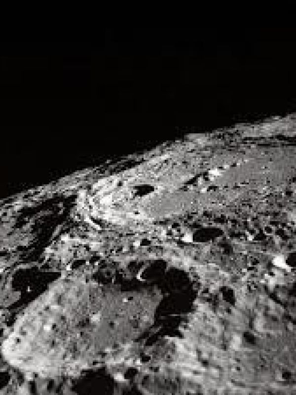 Accident a la lluna: Supervivència a l'espai